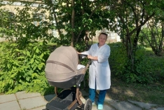 Благодарим Евгению за коляску для прогулок с малышами!