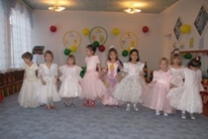 Принцессные платья для девочек из первого детского дома.